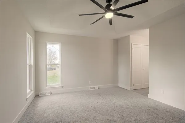 $379,950 | 14401 Northwest 67th Street, Parkville, MO 64152