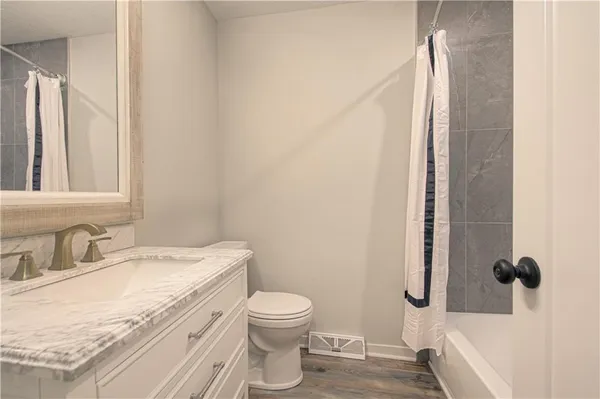$379,950 | 14401 Northwest 67th Street, Parkville, MO 64152