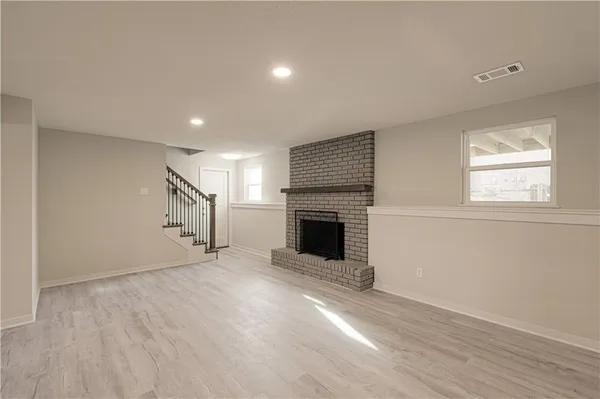 $379,950 | 14401 Northwest 67th Street, Parkville, MO 64152