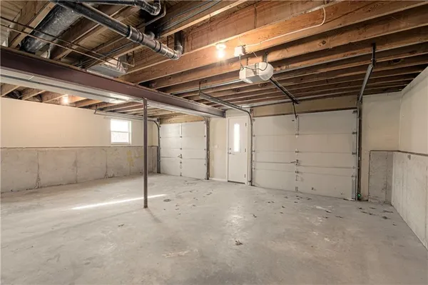 $379,950 | 14401 Northwest 67th Street, Parkville, MO 64152