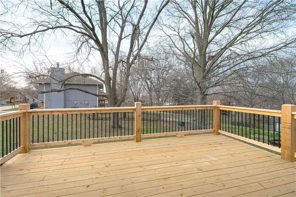 $379,950 | 14401 Northwest 67th Street, Parkville, MO 64152