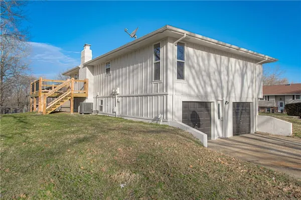 $379,950 | 14401 Northwest 67th Street, Parkville, MO 64152