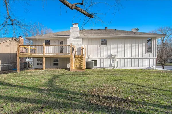 $379,950 | 14401 Northwest 67th Street, Parkville, MO 64152