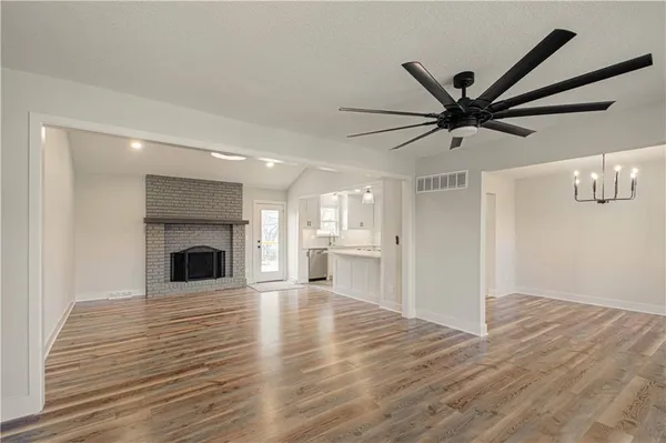 $379,950 | 14401 Northwest 67th Street, Parkville, MO 64152