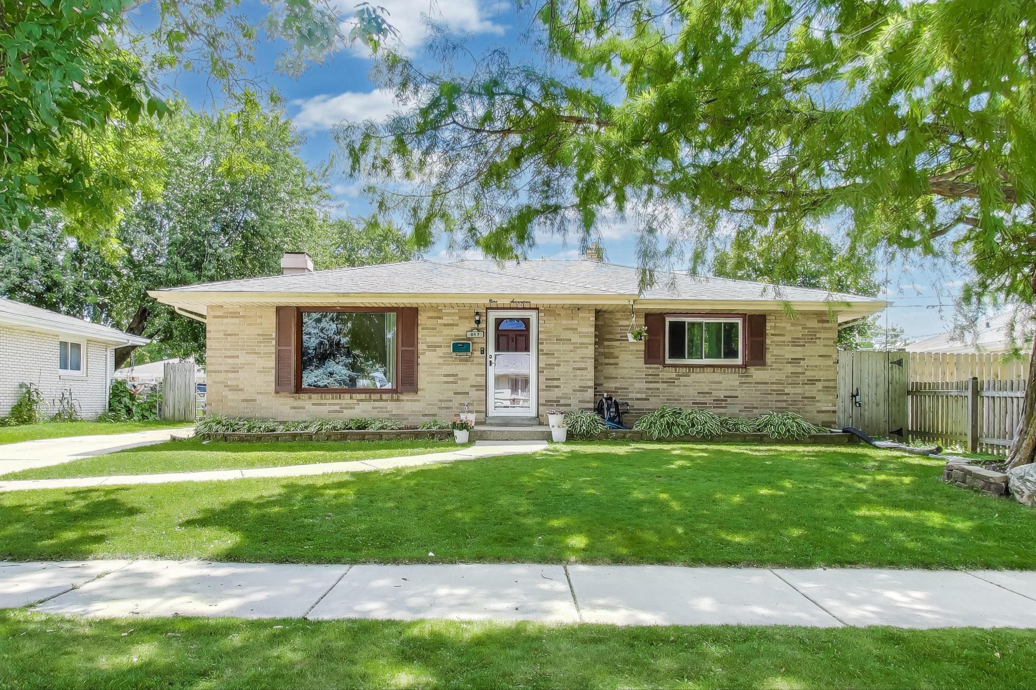 917 Berkeley Drive Racine, WI 53402 - Photo 1 of 1 Front of Home