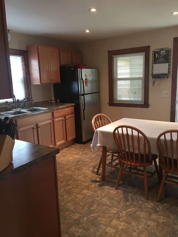19 Manor Road Auburn, MA 01501 - Photo 4 of 12 Gallery Image 4