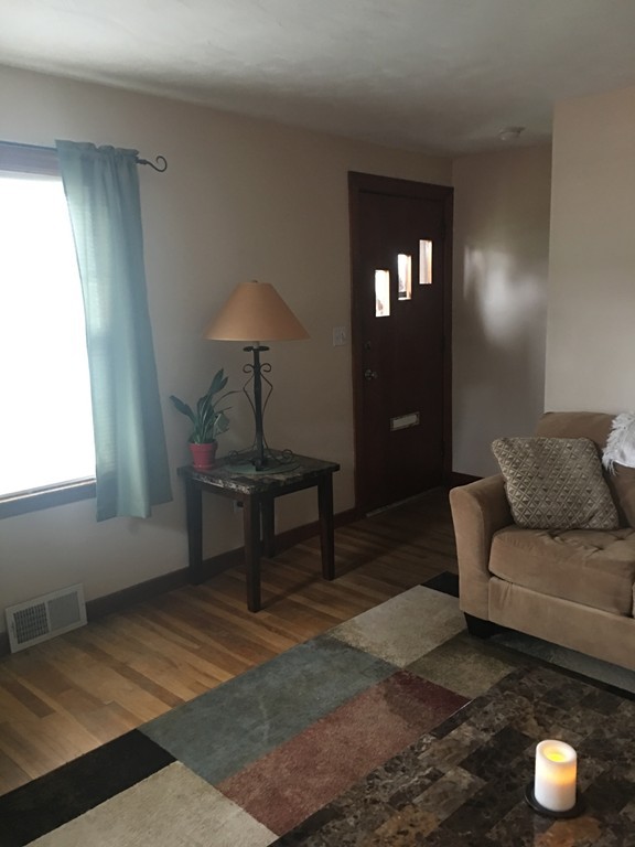 19 Manor Road Auburn, MA 01501 - Photo 6 of 12 Gallery Image 6