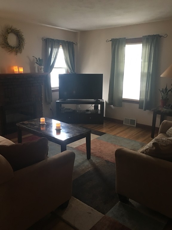 19 Manor Road Auburn, MA 01501 - Photo 8 of 12 Gallery Image 8