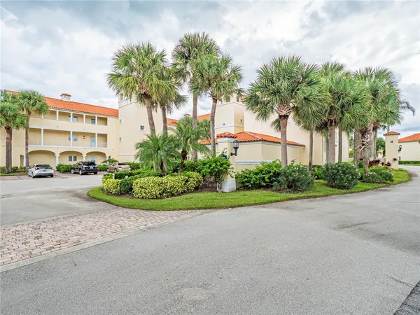 $2,000 | 5060 Harmony Circle, Unit 307, Vero Beach, FL 32967