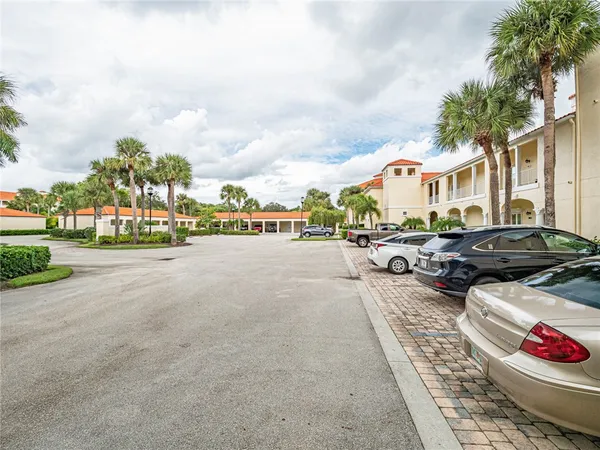 $2,000 | 5060 Harmony Circle, Unit 307, Vero Beach, FL 32967