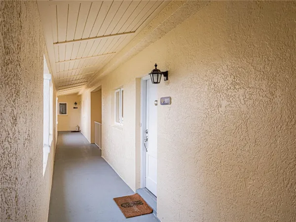 $2,000 | 5060 Harmony Circle, Unit 307, Vero Beach, FL 32967