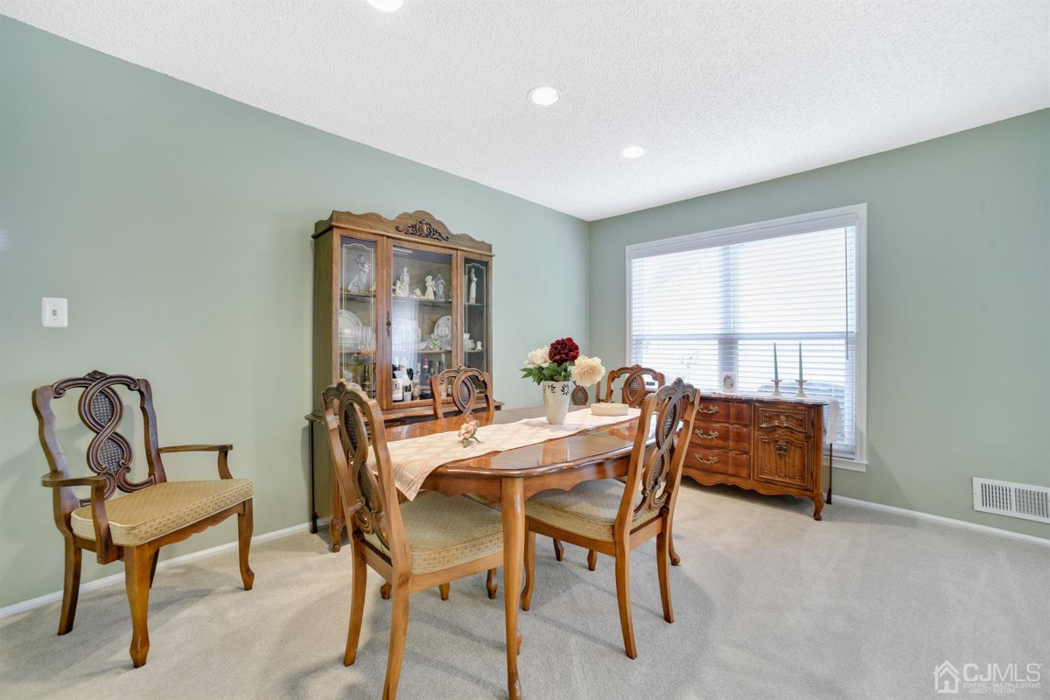 62 Rice Run East Brunswick, NJ 08816 - Photo 9 of 24 Gallery Image 9