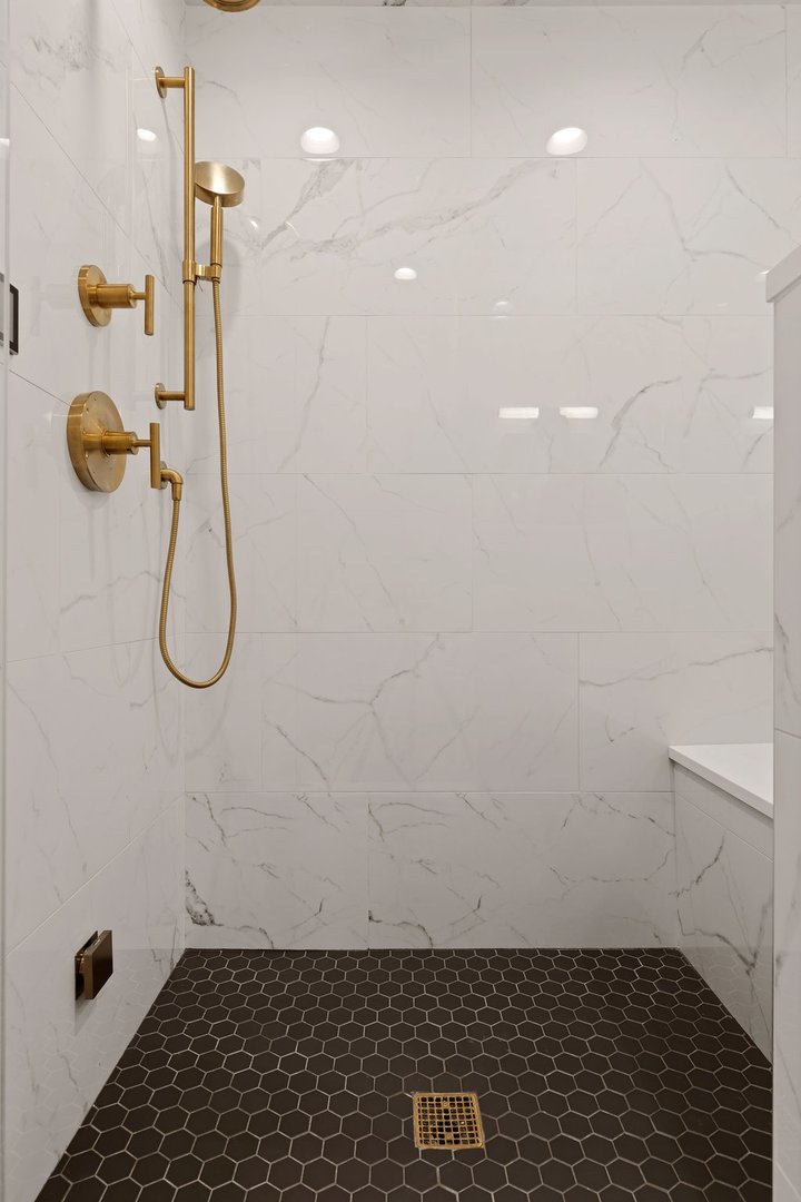 909 West Fletcher Street, Unit 1 Chicago, IL 60657 - Photo 14 of 22 a bathroom with a shower