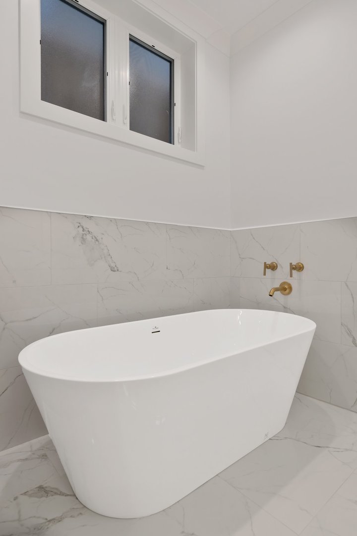 909 West Fletcher Street, Unit 1 Chicago, IL 60657 - Photo 15 of 22 a white bath tub sitting in a bathroom