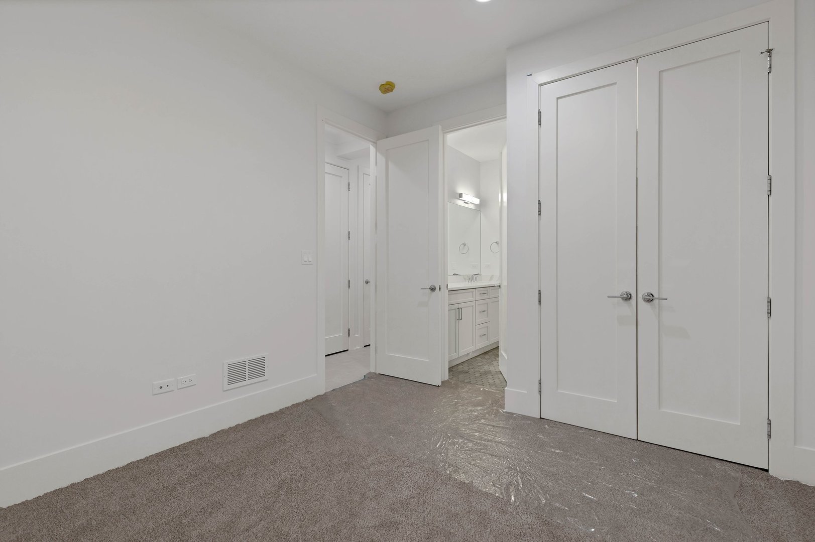909 West Fletcher Street, Unit 1 Chicago, IL 60657 - Photo 20 of 22 a view of room