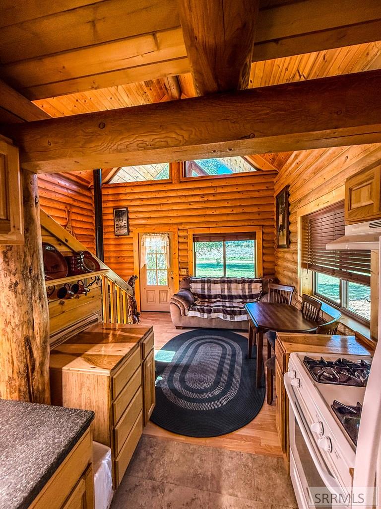 38 Rattlesnake Road Irwin, ID 83428 - Photo 5 of 27 living room