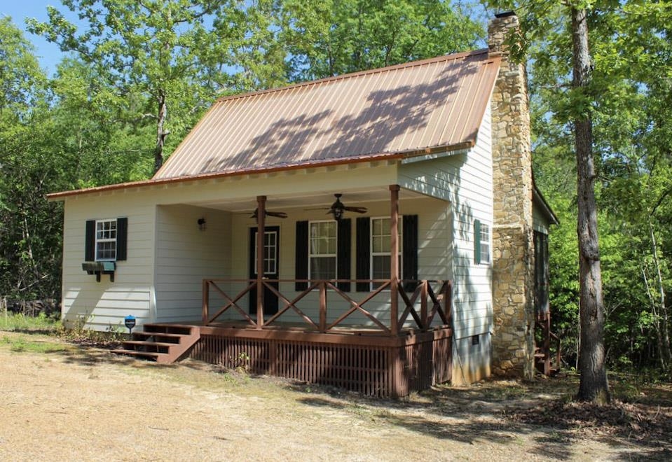 370 Cr 321 Road Iuka, MS 38852 - Photo 7 of 15 a front view of a house