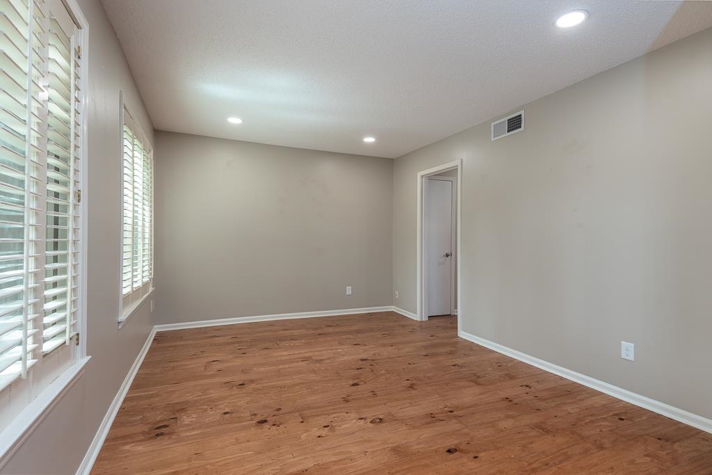 873 South Yates Road, Unit 1 Memphis, TN 38120 - Photo 3 of 32 Newer Hardwood Floors