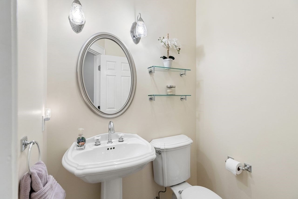 31 Lawson Road Winchester, MA 01890 - Photo 13 of 34