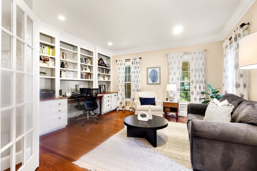 31 Lawson Road Winchester, MA 01890 - Photo 3 of 34