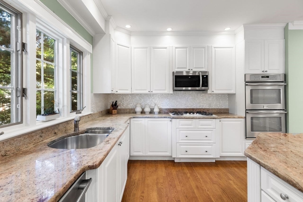 31 Lawson Road Winchester, MA 01890 - Photo 6 of 34