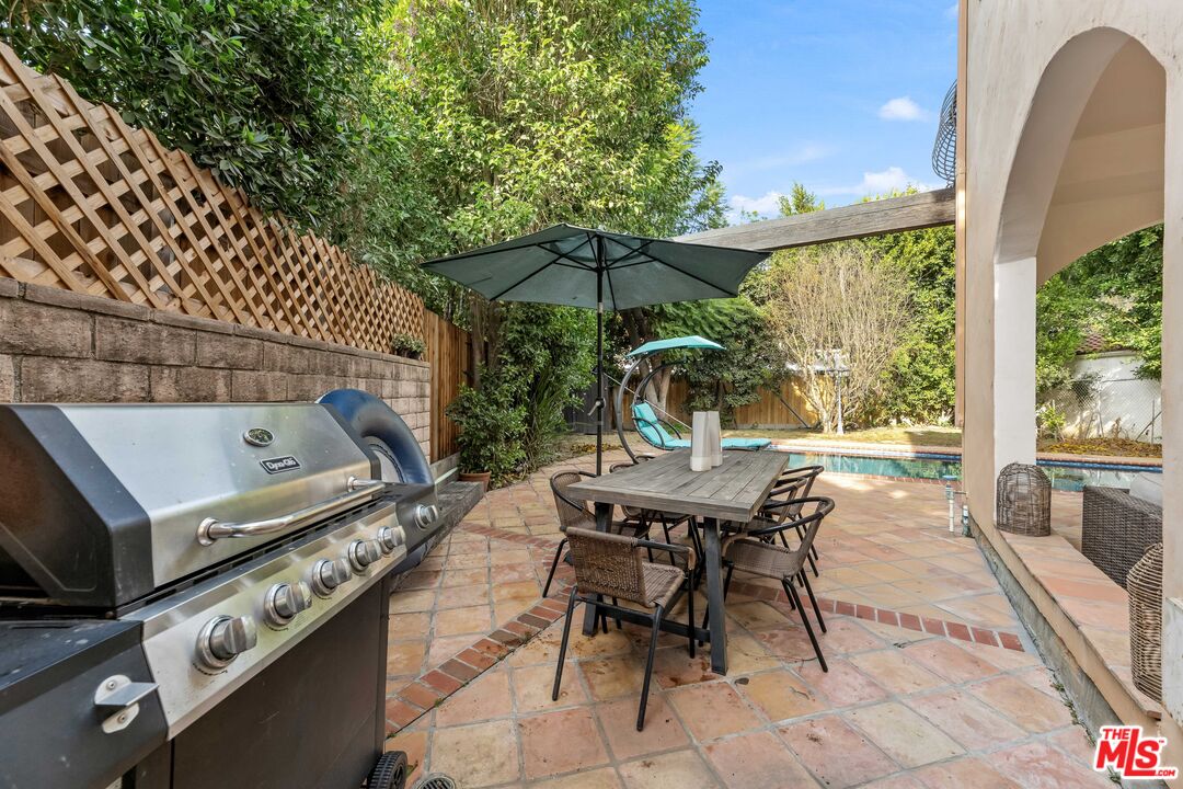 12109 Maxwellton Road Studio City, CA 91604 - Photo 9 of 75