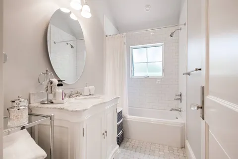 8 Cove Avenue East, Sag Harbor, NY 11963