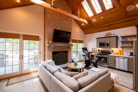 8 Cove Avenue East, Sag Harbor, NY 11963