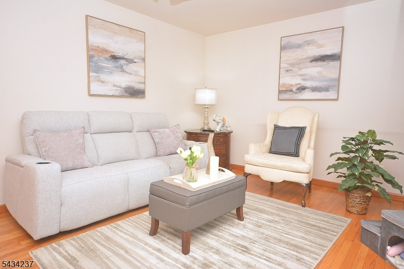 2463 Dorchester Road Union, NJ 07083 - Photo 4 of 33