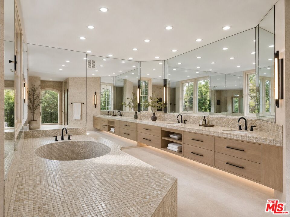 12386 Ridge Circle Los Angeles, CA 90049 - Photo 17 of 65