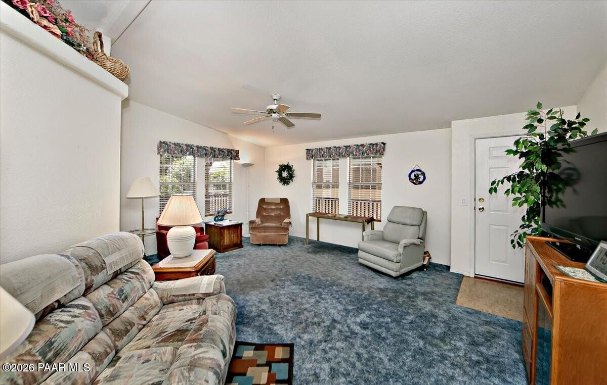 12110 East Obsidian Loop Road Dewey, AZ 86327 - Photo 4 of 18 04-Living Room