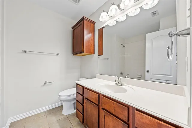 $2,700 | 2804 Barco, Grand Prairie, TX 75054