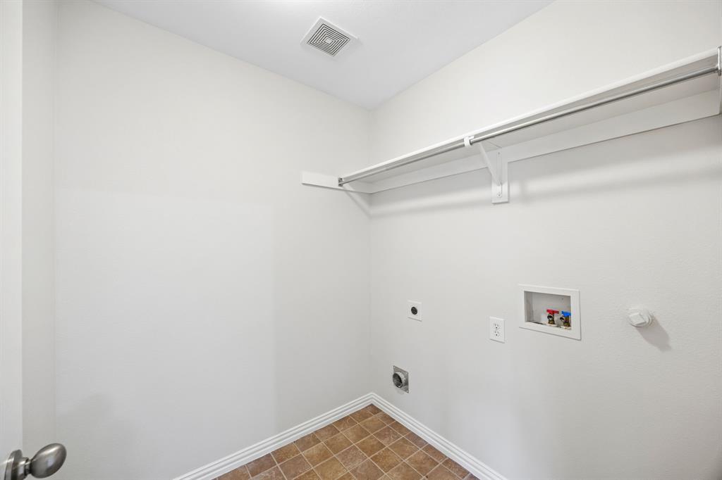 2804 Barco Grand Prairie, TX 75054 - Photo 23 of 25 a view of bathroom