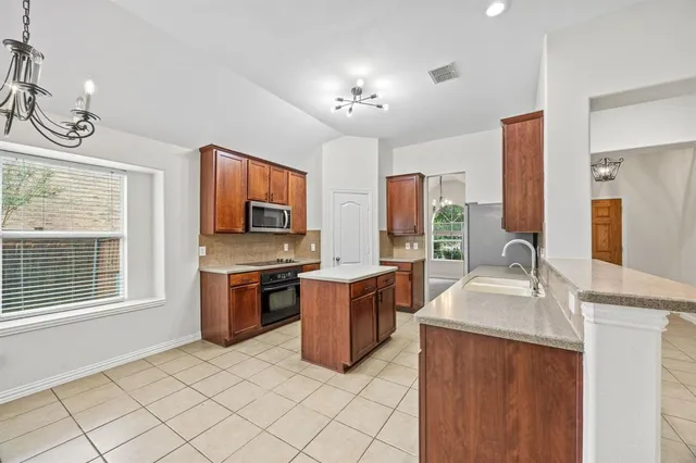 $2,700 | 2804 Barco, Grand Prairie, TX 75054