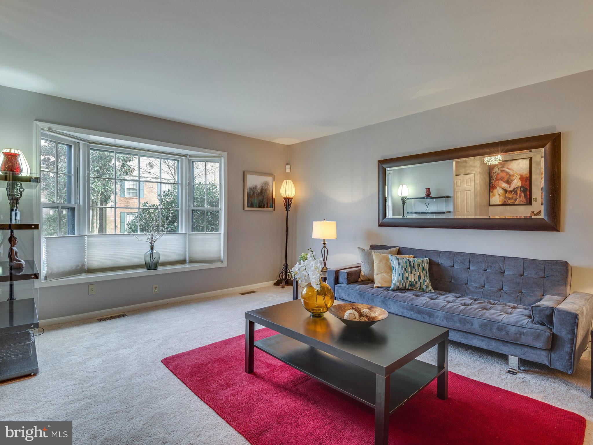 2186 Pond View Court Reston, VA 20191 - Photo 3 of 30 Living Room