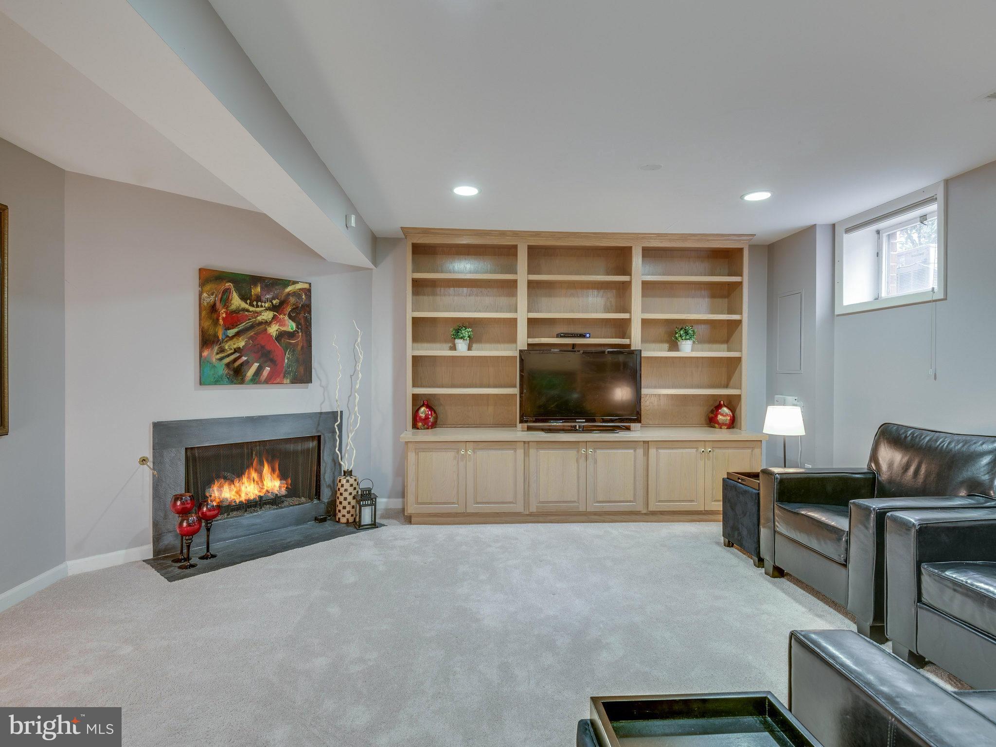 2186 Pond View Court Reston, VA 20191 - Photo 27 of 30 Family Room