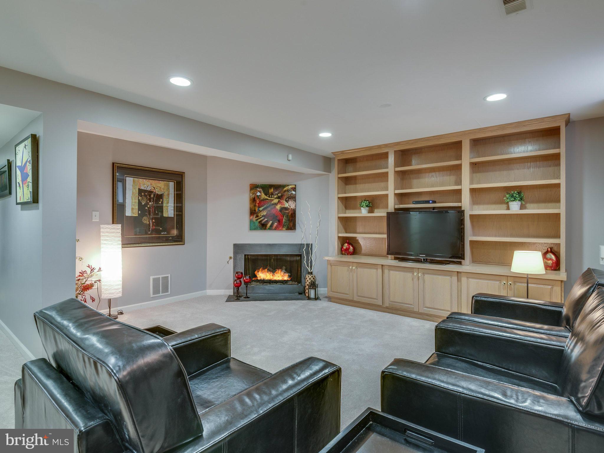 2186 Pond View Court Reston, VA 20191 - Photo 28 of 30 Family Room