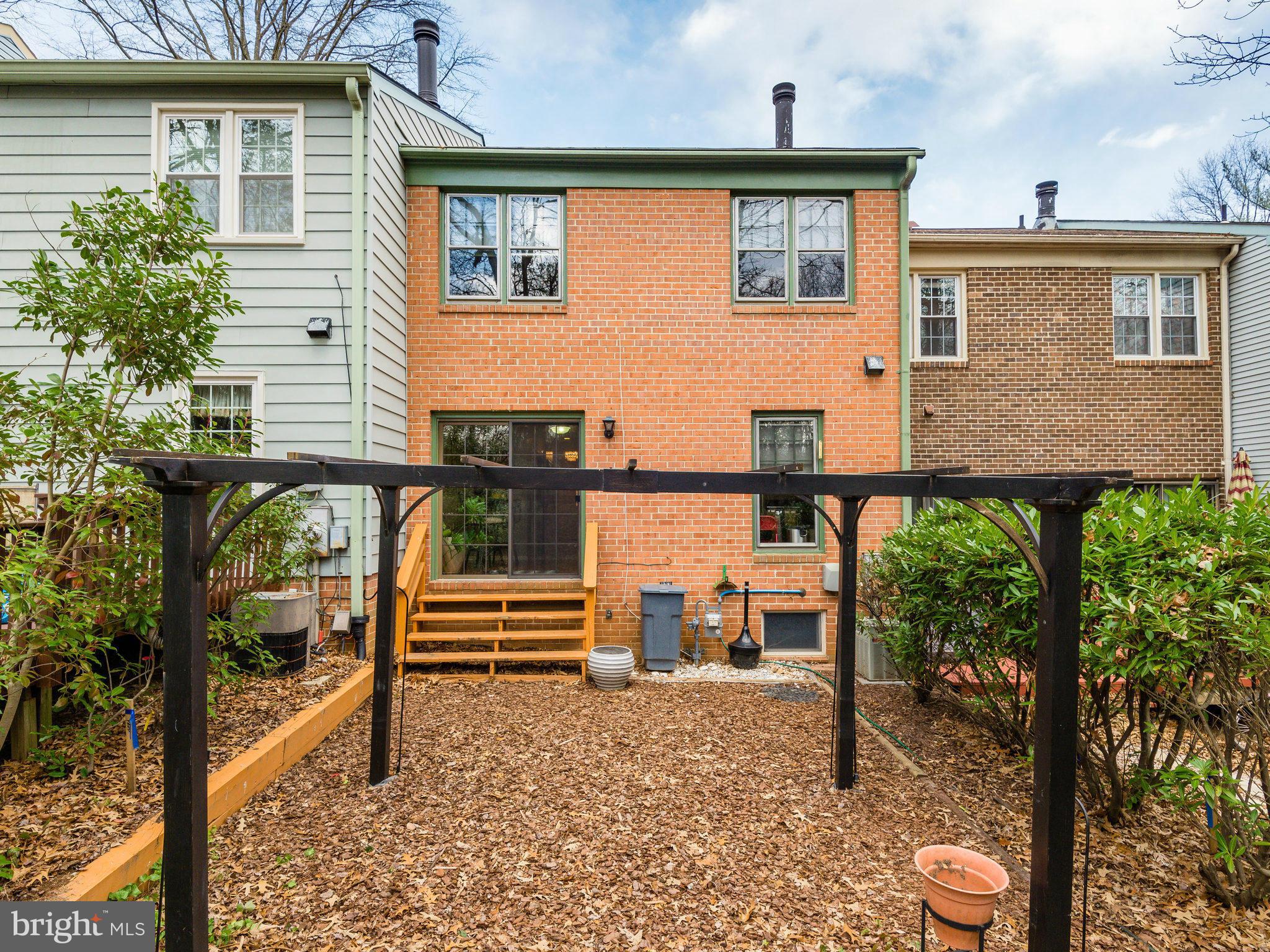 2186 Pond View Court Reston, VA 20191 - Photo 30 of 30 Exterior (Rear)
