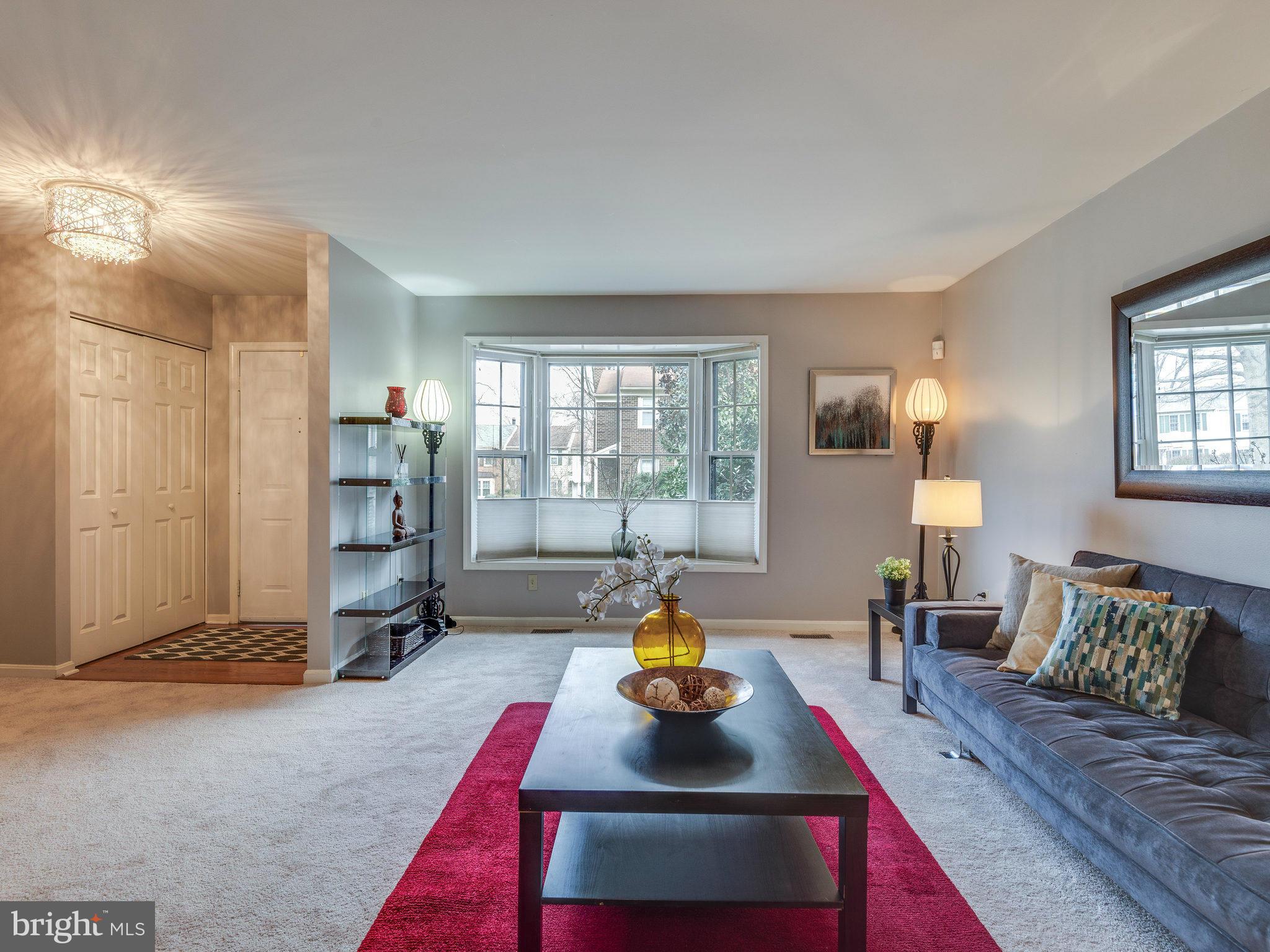2186 Pond View Court Reston, VA 20191 - Photo 5 of 30 Living Room
