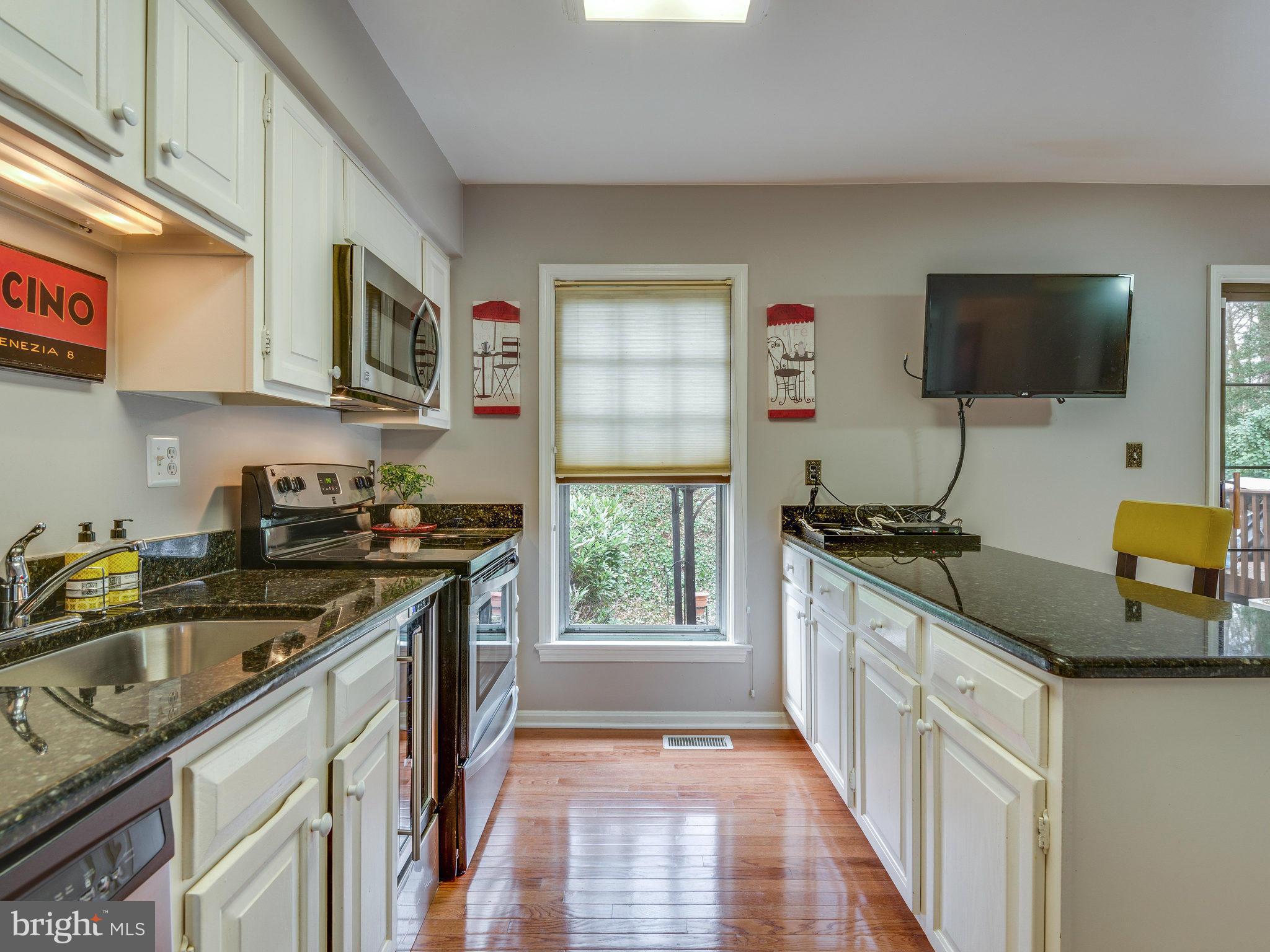 2186 Pond View Court Reston, VA 20191 - Photo 7 of 30 Kitchen