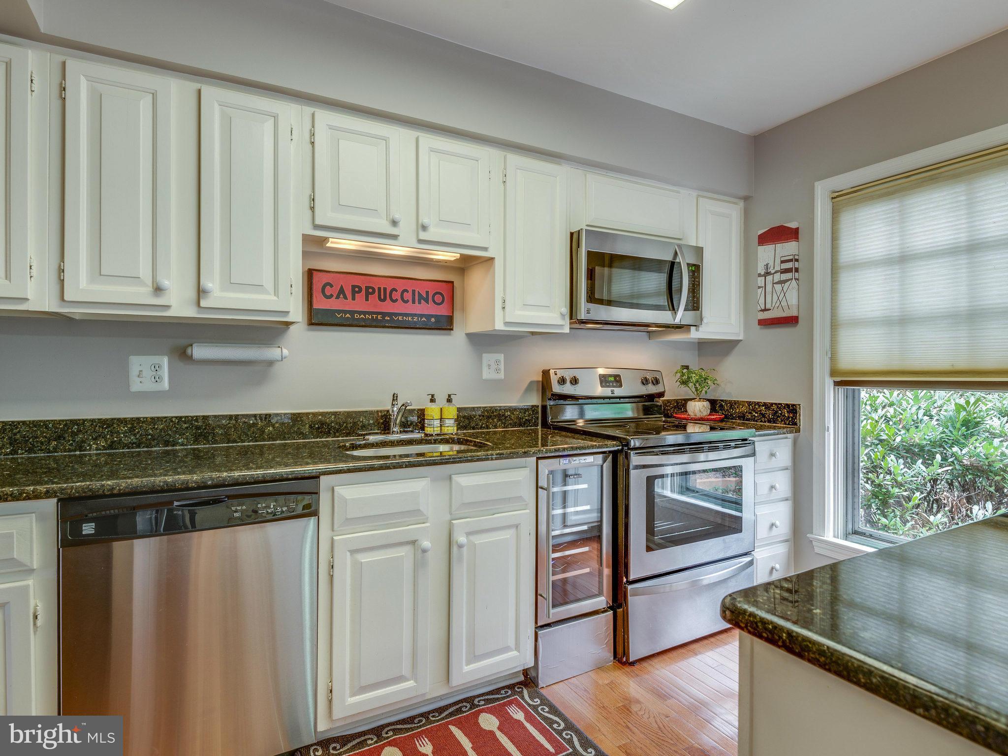 2186 Pond View Court Reston, VA 20191 - Photo 8 of 30 Kitchen