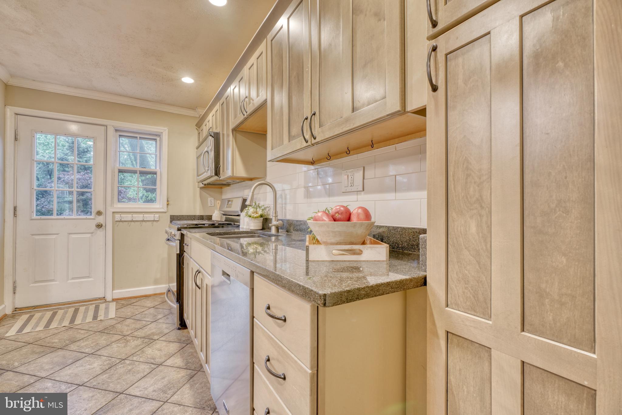 1659 Hardwick Road Towson, MD 21286 - Photo 7 of 51