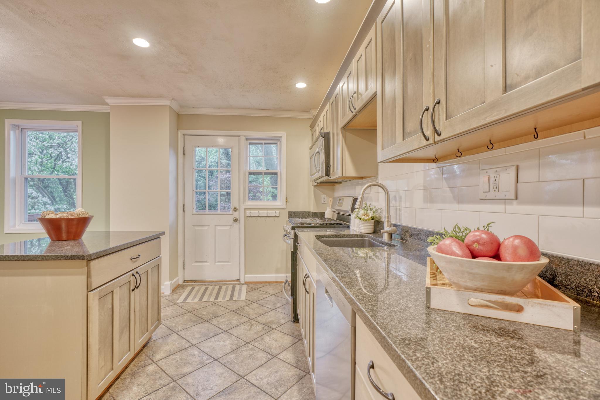 1659 Hardwick Road Towson, MD 21286 - Photo 8 of 51
