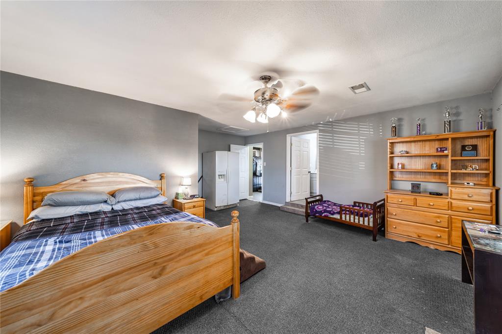 10 Carter Road Van Alstyne, TX 75495 - Photo 17 of 37 a spacious bedroom with a bed and furniture
