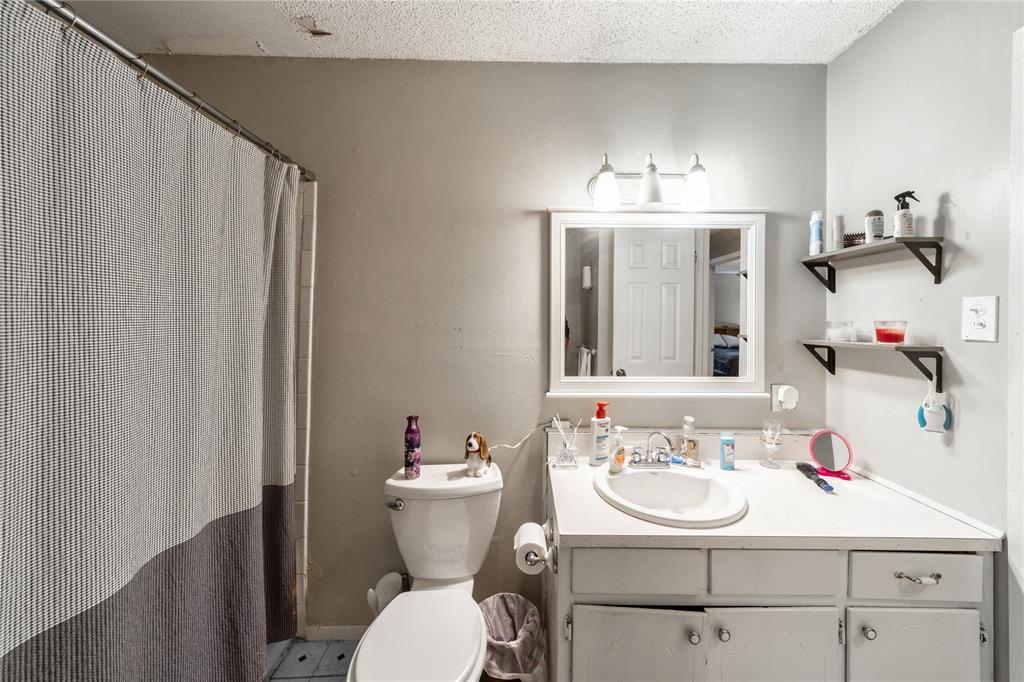 10 Carter Road Van Alstyne, TX 75495 - Photo 20 of 37 a bathroom with a sink toilet and mirror