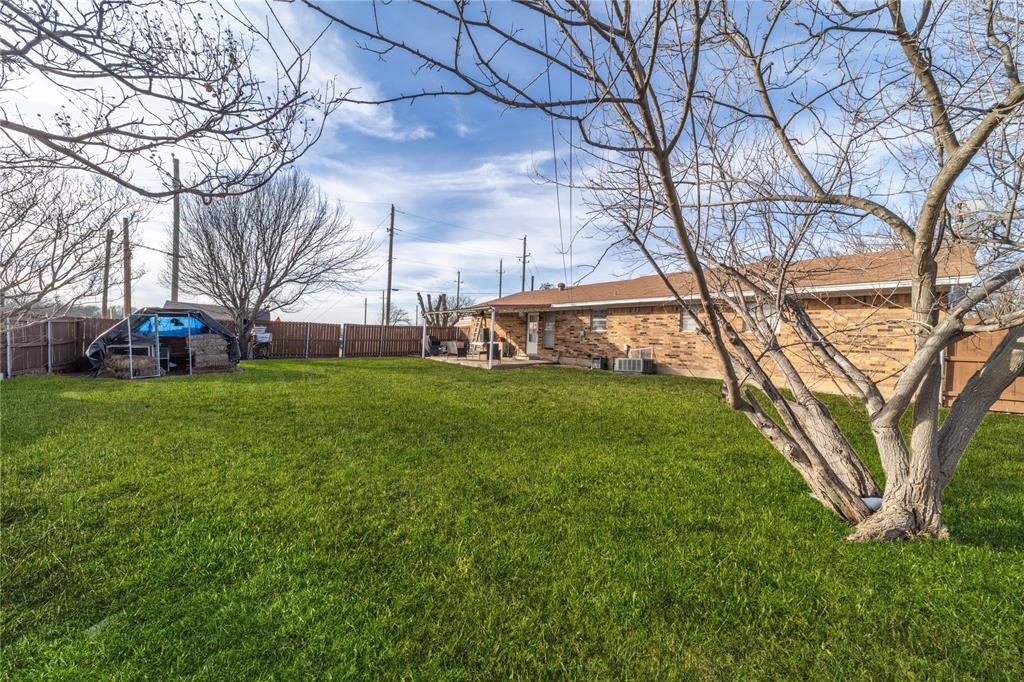 10 Carter Road Van Alstyne, TX 75495 - Photo 36 of 37 a garden with trees in front of it