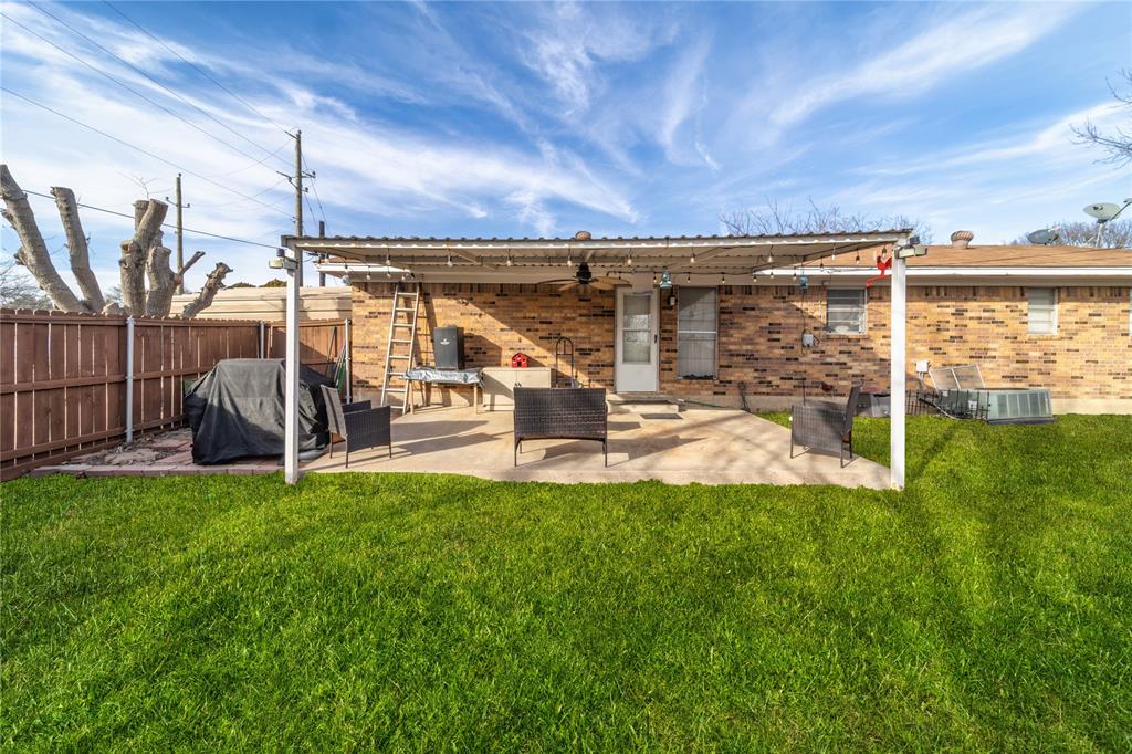 10 Carter Road Van Alstyne, TX 75495 - Photo 37 of 37 a view of a swimming pool with a patio