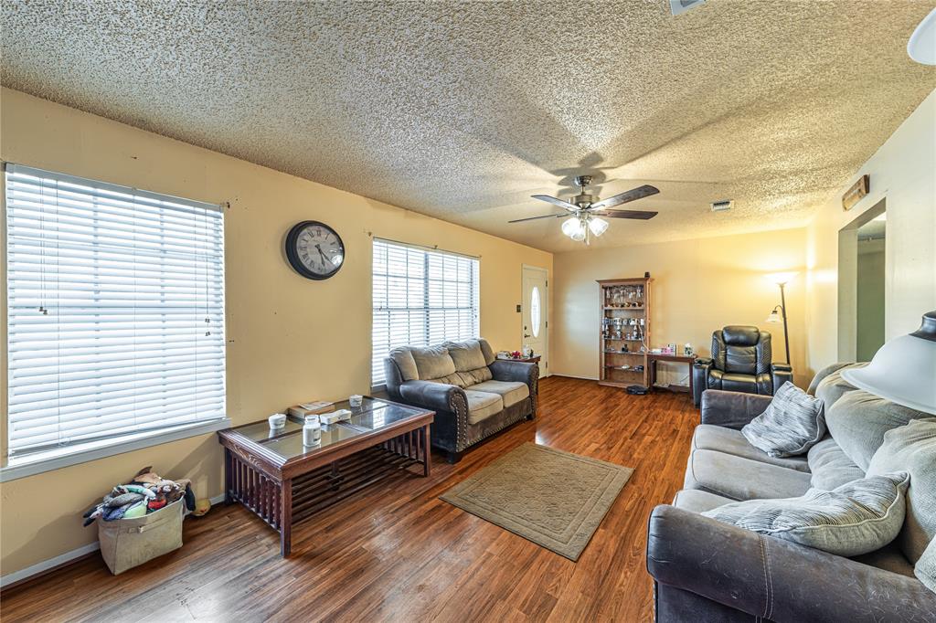 10 Carter Road Van Alstyne, TX 75495 - Photo 5 of 37 a living room with furniture and a large window