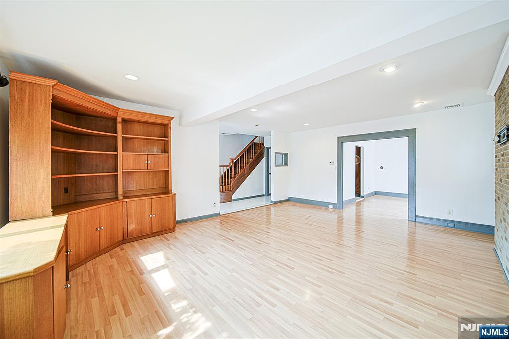 709 Kingsland Avenue Ridgefield, NJ 07657 - Photo 8 of 36 Gallery Image 8
