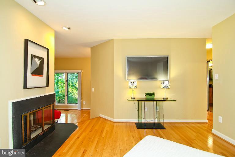 11673 Bennington Woods Road Reston, VA 20194 - Photo 27 of 30 Bedroom (Master)